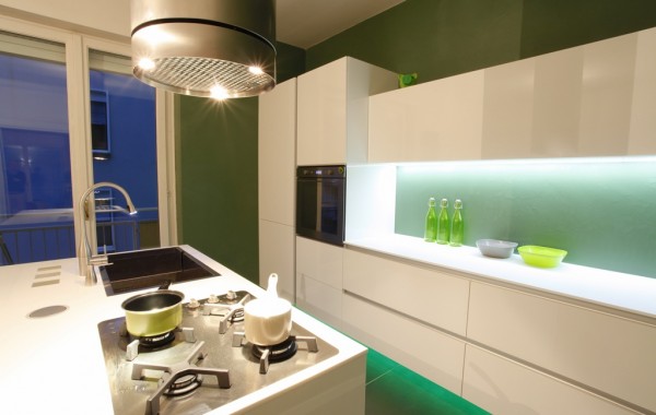 Cucina a Rovereto in Acrilico Lucido