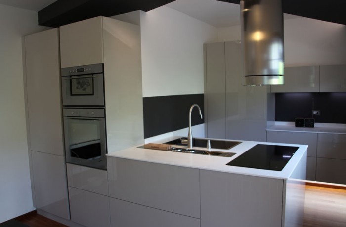 Cucina penisola tortora lucido